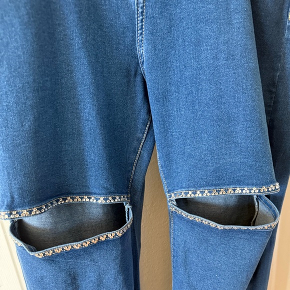 bebe Women's Blue Straight Leg Jeans - Picture 2 of 5